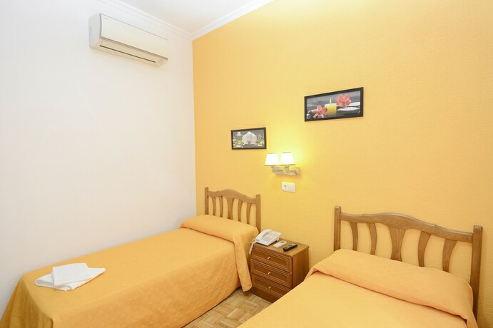 Imagen de la habitación del Hotel Hostal Edreira. Foto 11