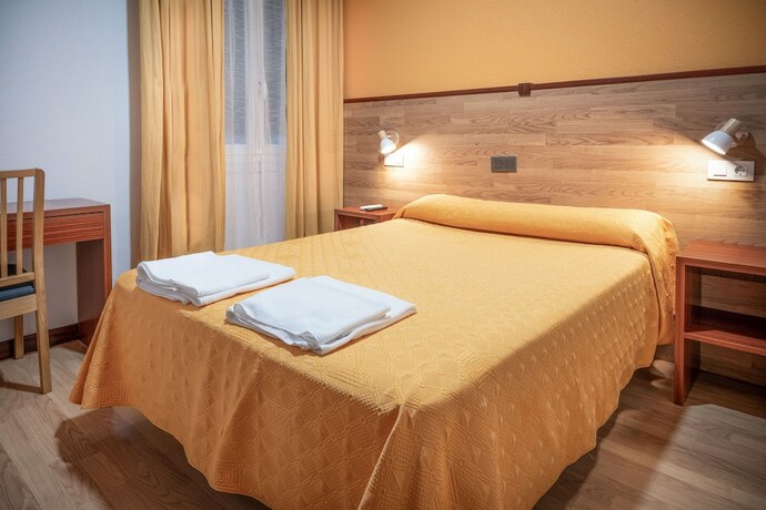 Imagen de la habitación del Hotel Hostal Edreira. Foto 19