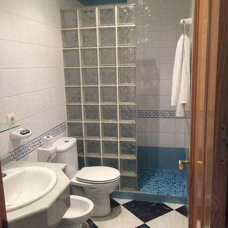 Imagen de la habitación del Hotel Hostal El Ancla. Foto 14