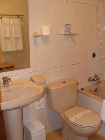 Imagen de la habitación del Hotel Hostal El Bouquet. Foto 6