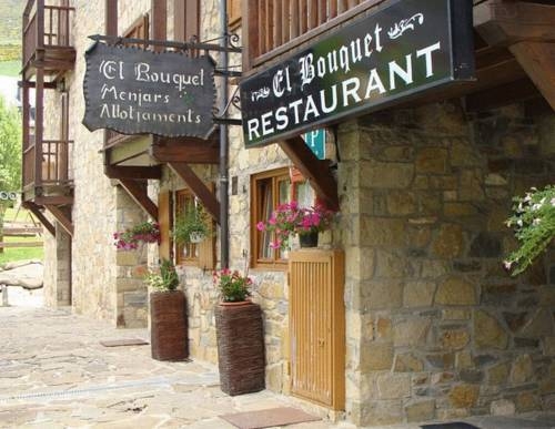 Imagen de los exteriores del Hotel Hostal El Bouquet. Foto 13