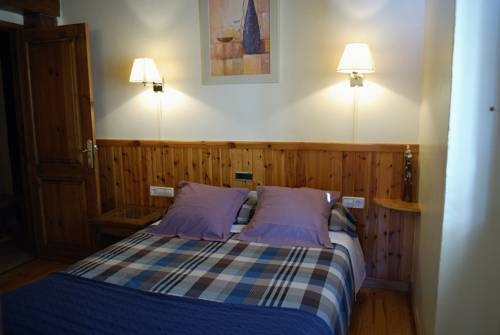 Imagen de la habitación del Hotel Hostal El Bouquet. Foto 10