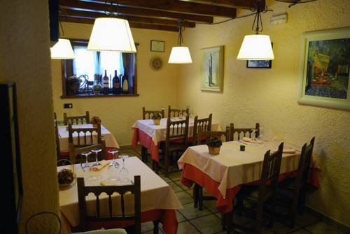 Imagen del bar/restaurante del Hotel Hostal El Bouquet. Foto 2