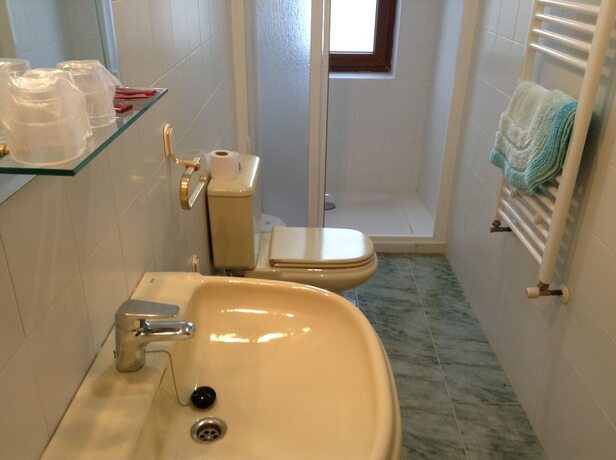 Imagen de la habitación del Hotel Hostal El Delfin Verde. Foto 16