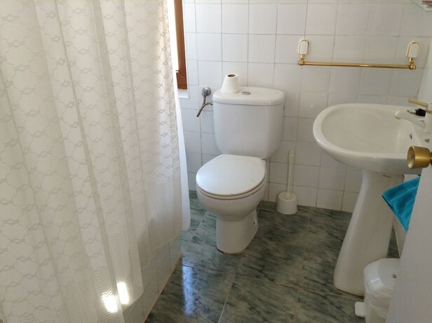 Imagen de la habitación del Hotel Hostal El Delfin Verde. Foto 18