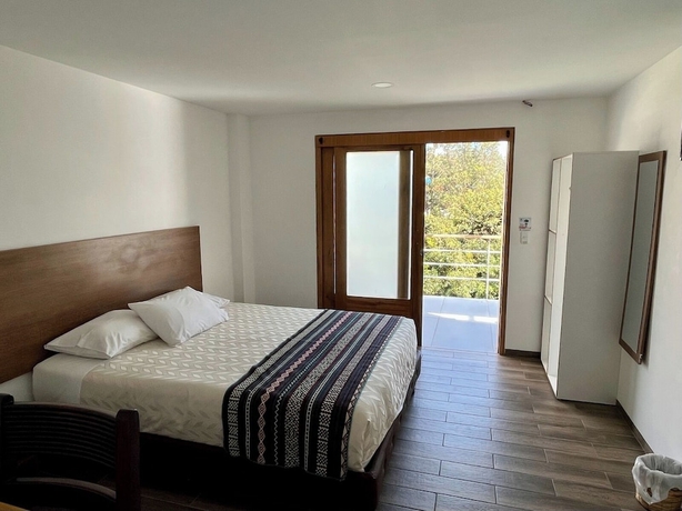 Imagen de la habitación del Hotel Hostal El Geranio. Foto 10