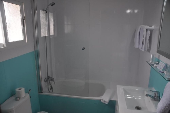 Imagen de la habitación del Hotel Hostal El Levante. Foto 2