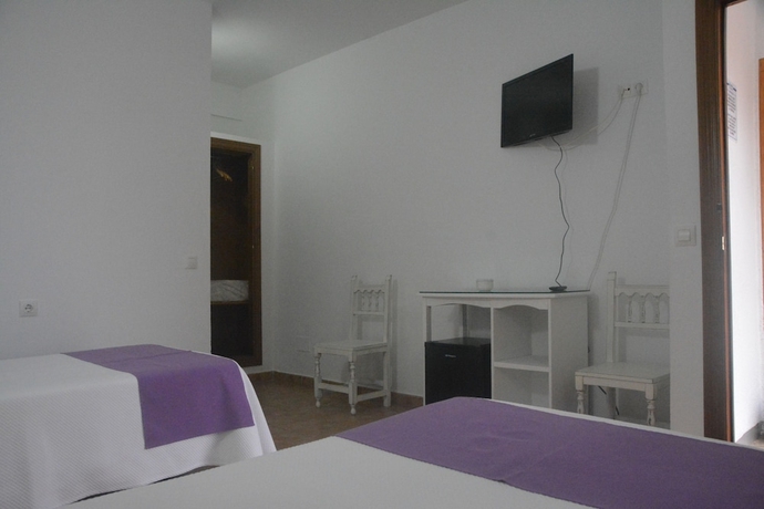 Imagen de la habitación del Hotel Hostal El Levante. Foto 9