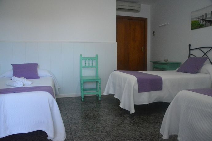 Imagen de la habitación del Hotel Hostal El Levante. Foto 10