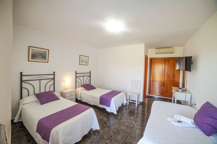 Imagen de la habitación del Hotel Hostal El Levante. Foto 11