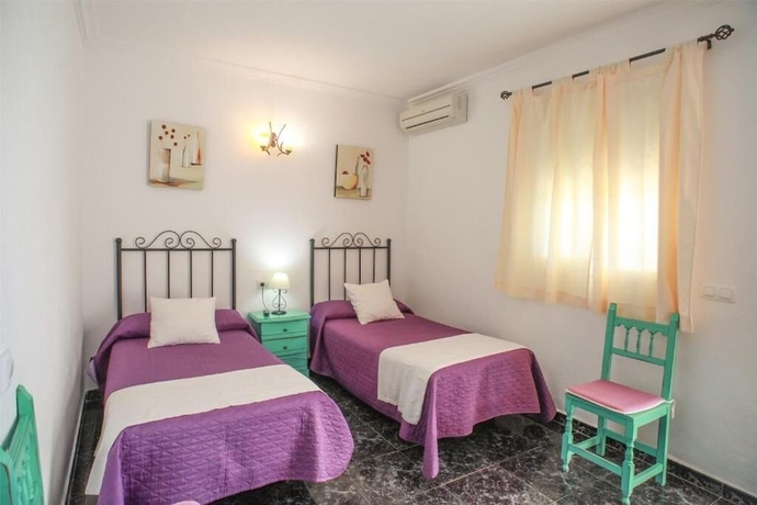 Imagen de la habitación del Hotel Hostal El Levante. Foto 15