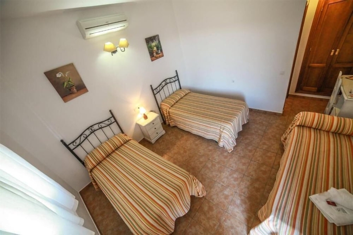 Imagen de la habitación del Hotel Hostal El Levante. Foto 16