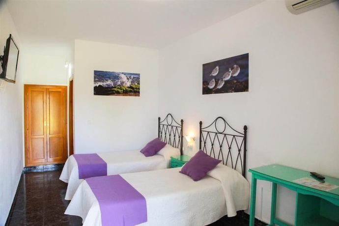 Imagen de la habitación del Hotel Hostal El Levante. Foto 17