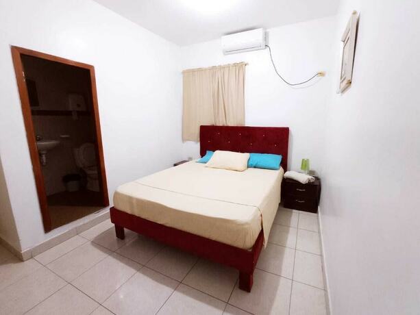 Imagen de la habitación del Hotel Hostal El Naufrago. Foto 17