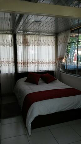 Imagen de la habitación del Hotel Hostal El Parque, Tababela. Foto 13
