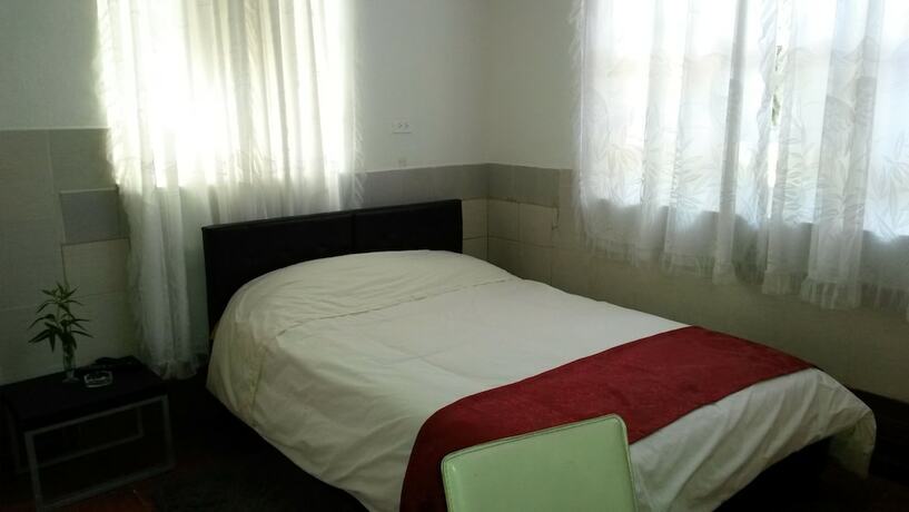 Imagen de la habitación del Hotel Hostal El Parque, Tababela. Foto 15