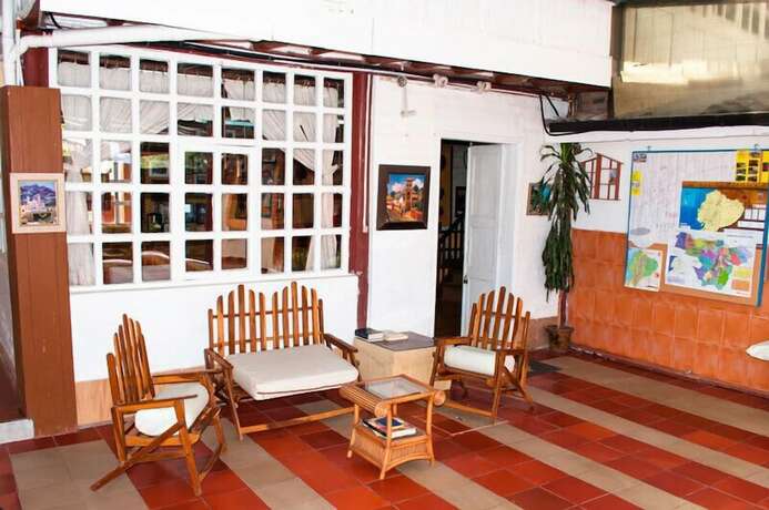 Imagen general del Hotel Hostal El Parque, Tababela. Foto 4