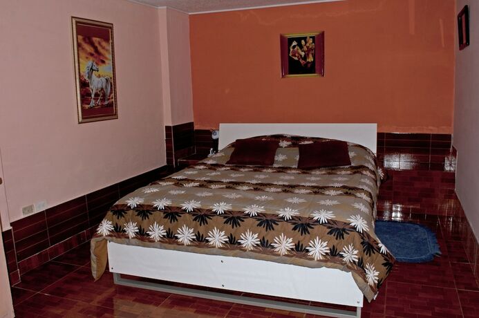 Imagen general del Hotel Hostal El Parque, Tababela. Foto 7