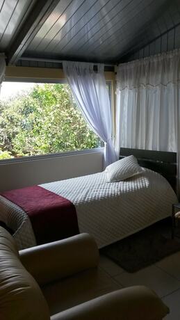 Imagen de la habitación del Hotel Hostal El Parque, Tababela. Foto 16