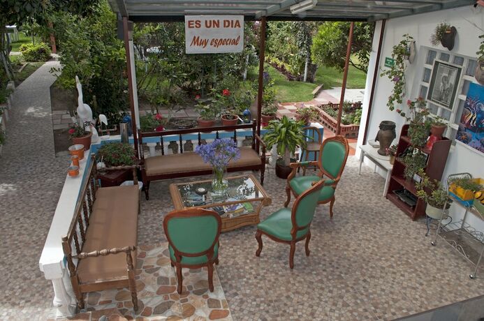 Imagen general del Hotel Hostal El Parque, Tababela. Foto 9