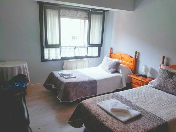 Imagen de la habitación del Hotel Hostal El Pesquero. Foto 13