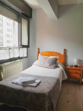 Imagen de la habitación del Hotel Hostal El Pesquero. Foto 14
