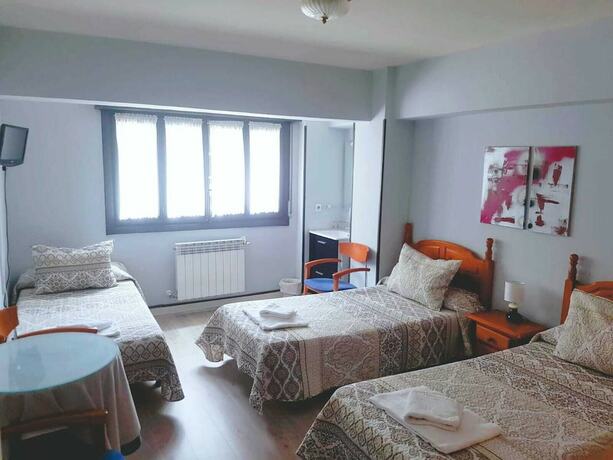 Imagen de la habitación del Hotel Hostal El Pesquero. Foto 16