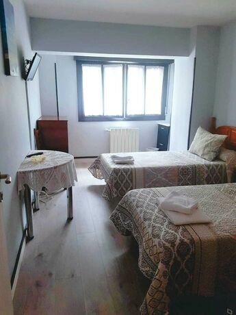 Imagen de la habitación del Hotel Hostal El Pesquero. Foto 17