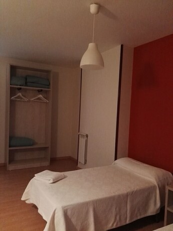 Imagen de la habitación del Hotel Hostal El Pinar. Foto 9