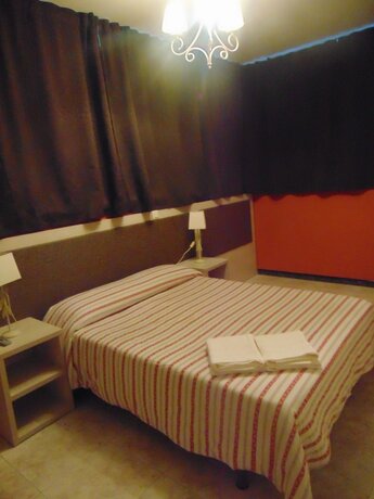 Imagen de la habitación del Hotel Hostal El Pinar. Foto 10