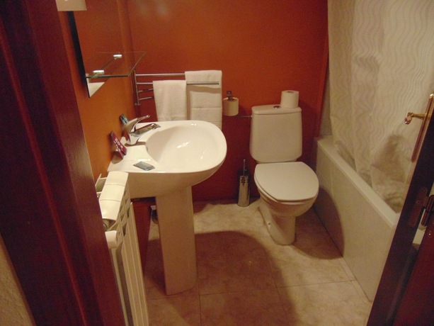Imagen de la habitación del Hotel Hostal El Pinar. Foto 11