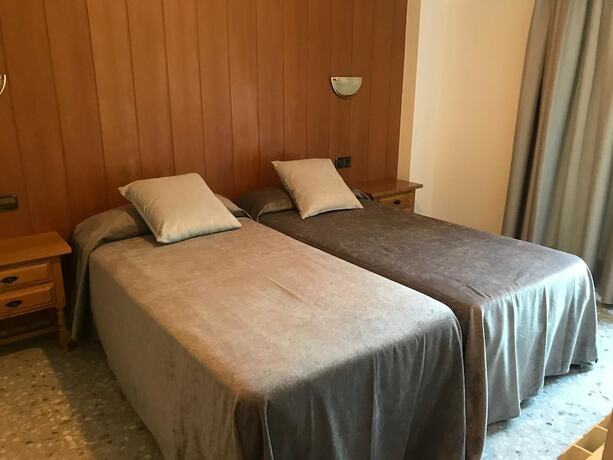 Imagen de la habitación del Hotel Hostal El Quintà. Foto 18