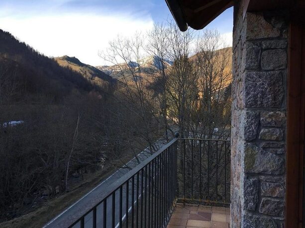 Imagen de la habitación del Hotel Hostal El Quintà. Foto 19