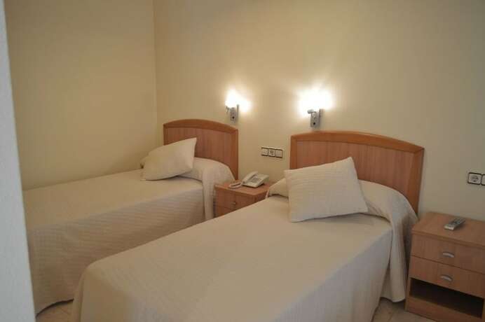 Imagen de la habitación del Hotel Hostal El Retiro. Foto 15