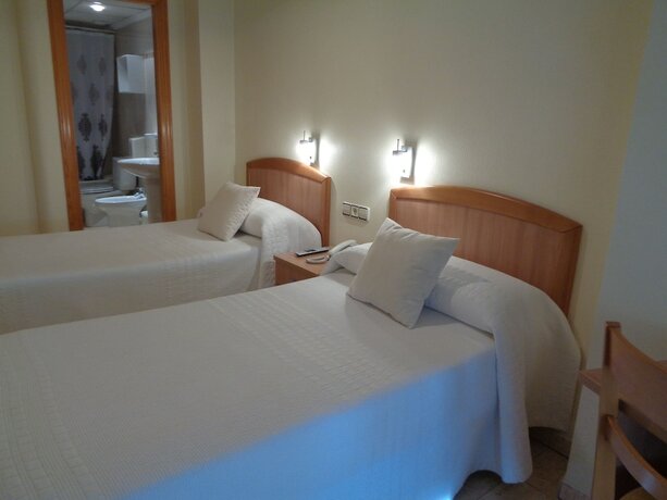 Imagen de la habitación del Hotel Hostal El Retiro. Foto 16
