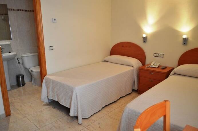 Imagen de la habitación del Hotel Hostal El Retiro. Foto 18
