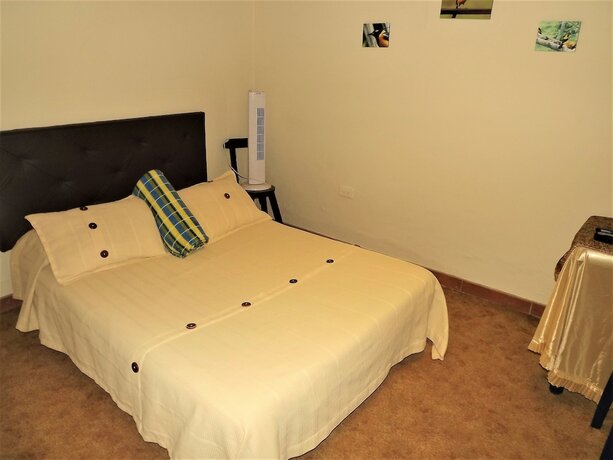 Imagen de la habitación del Hotel Hostal El Zorzal. Foto 14