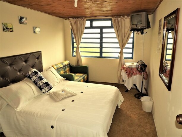 Imagen de la habitación del Hotel Hostal El Zorzal. Foto 19