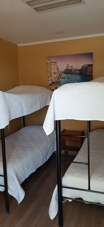 Imagen de la habitación del Hotel Hostal Estadio Nacional. Foto 4