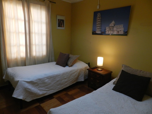 Imagen de la habitación del Hotel Hostal Estadio Nacional. Foto 7