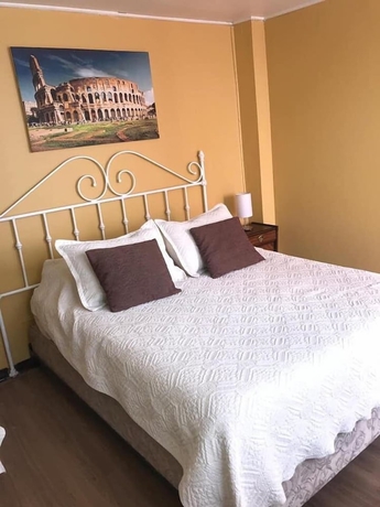 Imagen de la habitación del Hotel Hostal Estadio Nacional. Foto 9