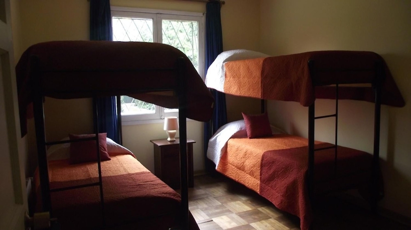 Imagen de la habitación del Hotel Hostal Estadio Nacional. Foto 17