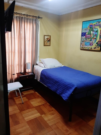 Imagen de la habitación del Hotel Hostal Estadio Nacional. Foto 19