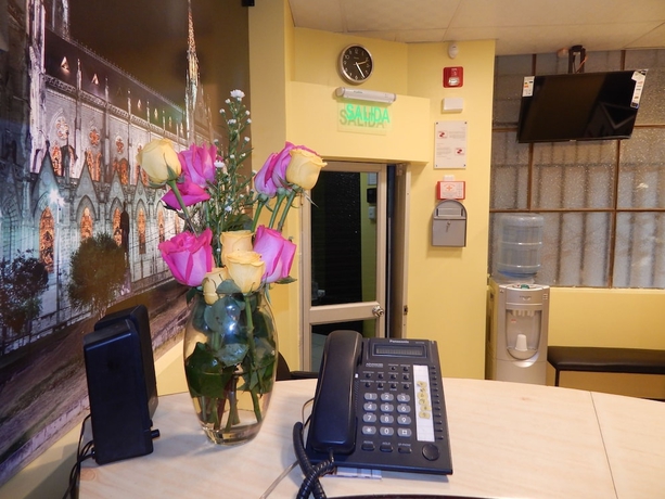 Imagen de los interiores del Hotel Hostal Eura. Foto 18
