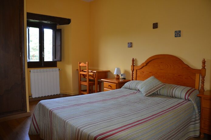 Imagen de la habitación del Hotel Hostal Falgars. Foto 20