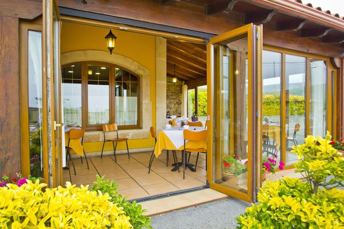 Imagen de los exteriores del Hotel Hostal Fimar. Foto 11