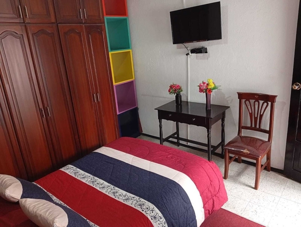 Imagen de la habitación del Hotel Hostal Flores. Foto 4