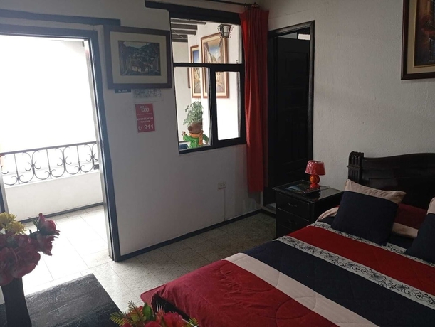 Imagen de la habitación del Hotel Hostal Flores. Foto 5