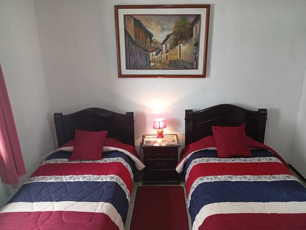 Imagen de la habitación del Hotel Hostal Flores. Foto 6
