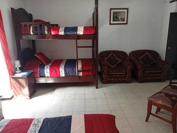 Imagen de la habitación del Hotel Hostal Flores. Foto 8